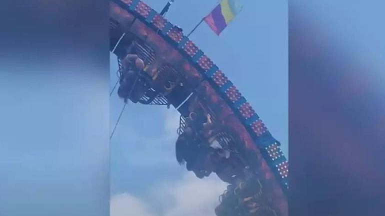 Στιγμές τρόμου για παιδιά σε λούνα παρκ των ΗΠΑ- Τρενάκι χάλασε και κρεμόταν ανάποδα για ώρες Στιγμές τρόμου για παιδιά σε λούνα παρκ των ΗΠΑ- Τρενάκι χάλασε και κρεμόταν ανάποδα για ώρες