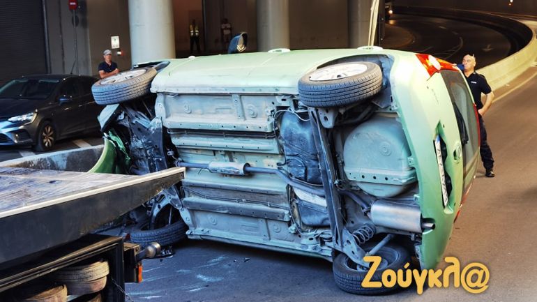 Αυτοκίνητο αναποδογύρισε στην υπόγεια διάβαση της Ν. Φιλαδέλφειας