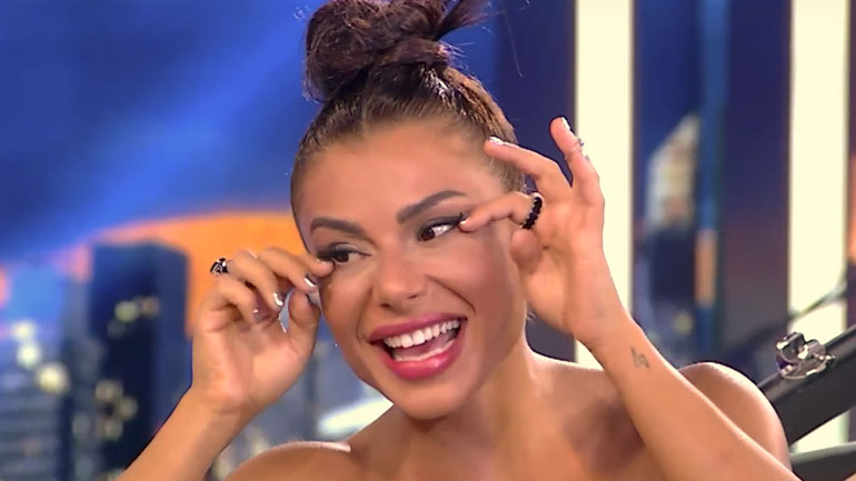 Λύγισε η Ελευθερία Ελευθερίου όταν ρωτήθηκε για την προσωπική της ζωή και τον Μάριο Πρίαμο