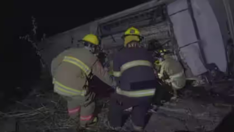 Μεξικό: Τουλάχιστον 25 νεκροί από την πτώση λεωφορείου σε γκρεμό