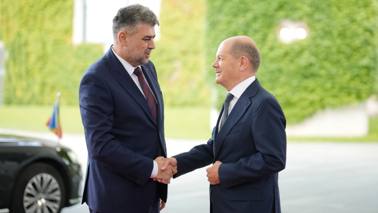 Μόνιμη παρουσία γερμανικών στρατευμάτων στη Ρουμανία επιθυμεί ο πρωθυπουργός της χώρας