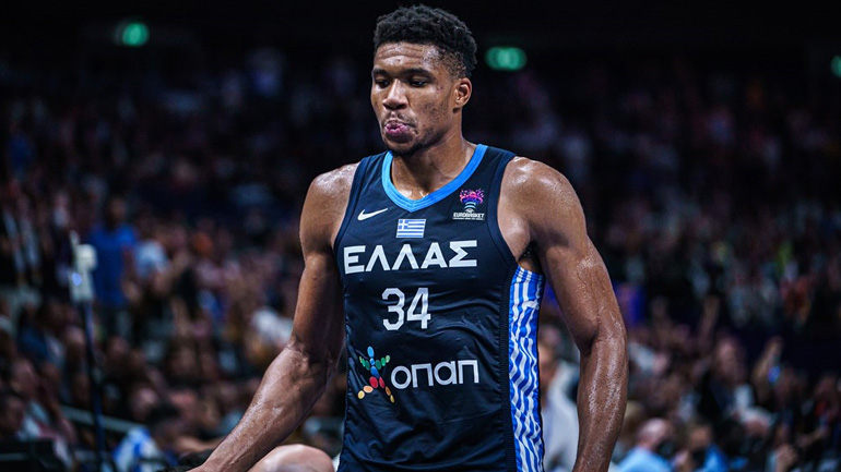 Υποβλήθηκε σε καθαρισμό στο γόνατο ο Γιάννης Αντετοκούνμπο