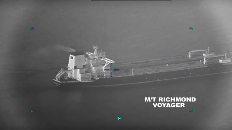 Βίντεο ντοκουμέντο από την επίθεση ενόπλων κατά ελληνόκτητου Τάνκερ στον Κόλπο του Ομάν