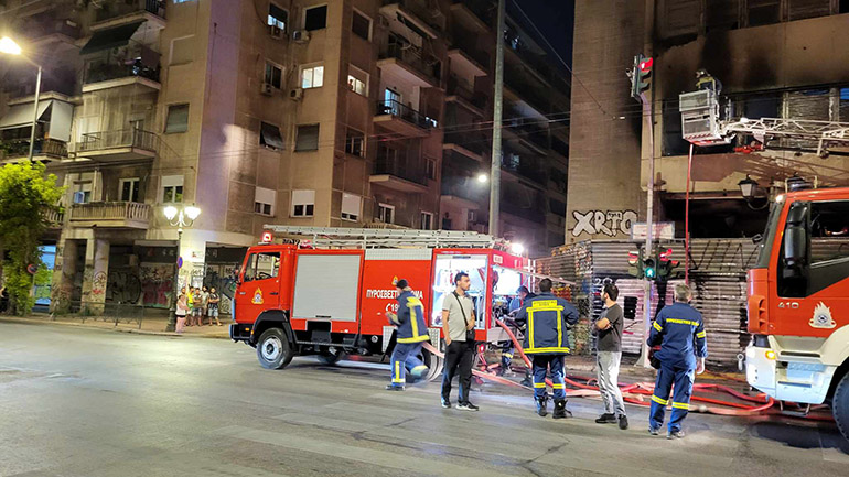 Πυρκαγιά σε κτήριο στο κέντρο της Αθήνας