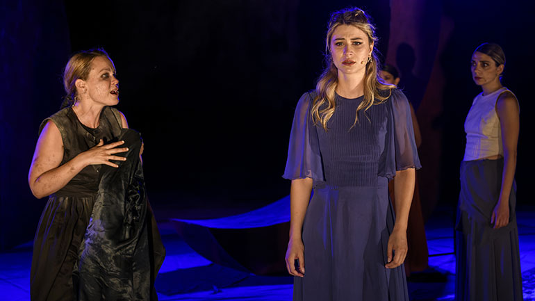 Ηλέκτρα: Δείτε εικόνες από την παράσταση με τη Λένα Παπαληγούρα