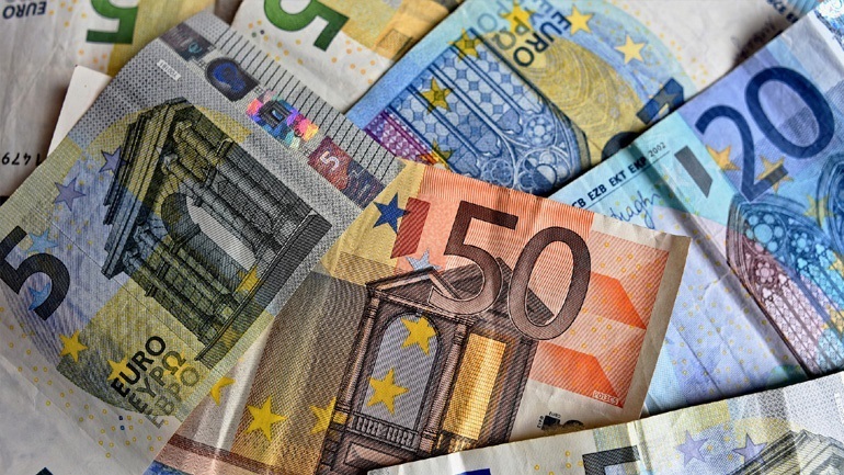 Τριπλό εισοδηματικό όφελος για δημοσίους υπαλλήλους και συνταξιούχους – Οι προβλέψεις του νομοσχεδίου