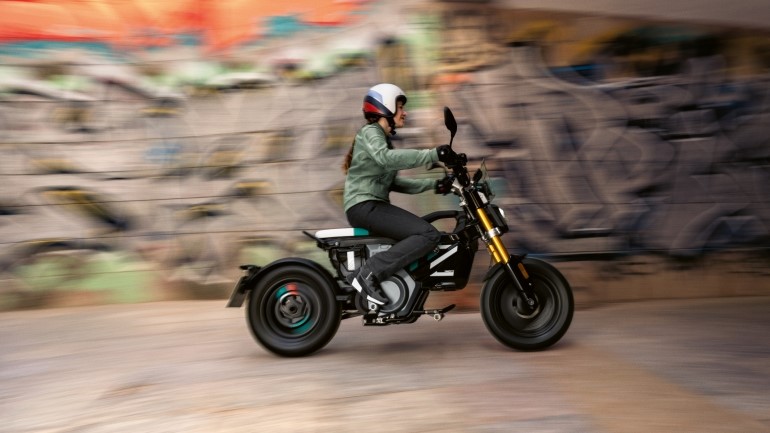 Η BMW παρουσιάζει το νέο ηλεκτρικό της δίκυκλο CE 02 Η BMW παρουσιάζει το νέο ηλεκτρικό της δίκυκλο CE 02