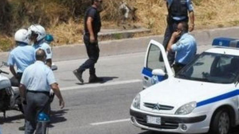 Φθιώτιδα: Καταδίωξη και σύλληψη διακινητή μεταναστών με κλεμμένο αυτοκίνητο