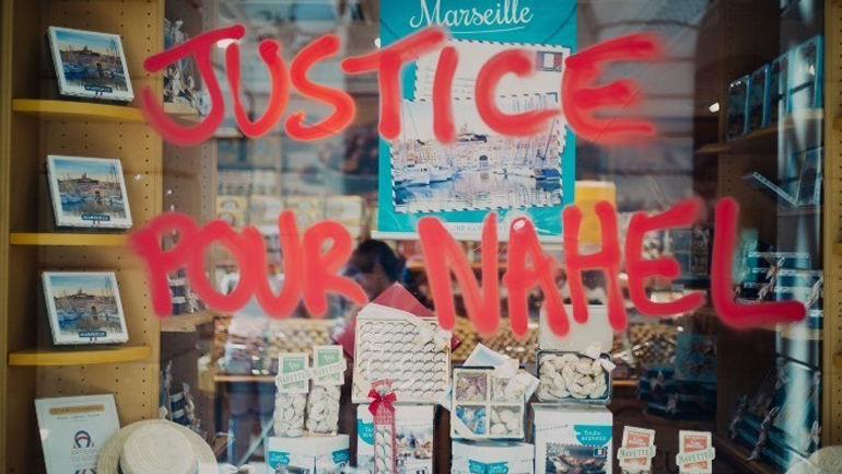 Η γαλλική δικαιοσύνη απαγόρευσε πορεία κατά της αστυνομικής βαρβαρότητας