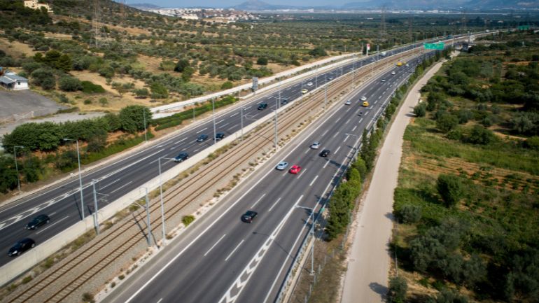 Καραμπόλα στην Αττική Οδό μετά τον κόμβο της Πεντέλης – Προβλήματα στην κυκλοφορία