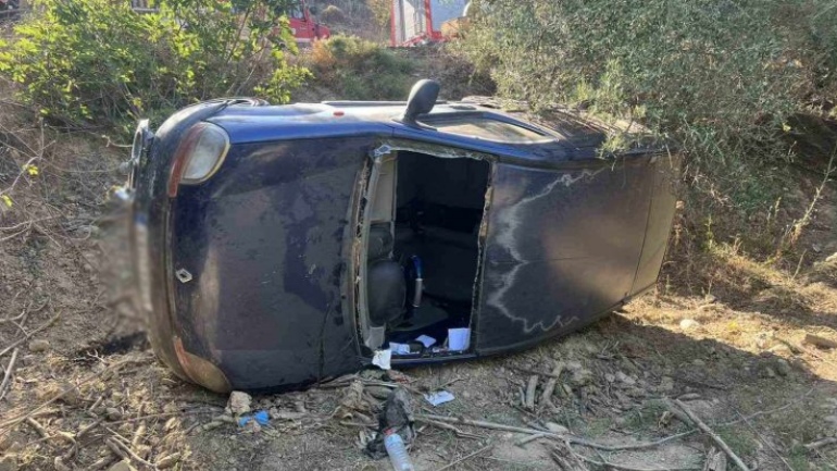 Ηράκλειο: Επιχείρηση απεγκλωβισμού οδηγού που έπεσε με το όχημά του σε χαντάκι