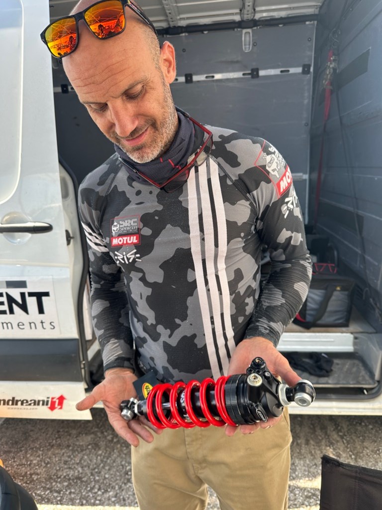 Ο "Wolf" Γιώργος Παρασκευάς έφερε αμορτισέρ προδιαγραφών MotoGP