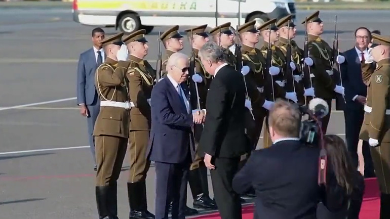 Έφθασε στο Βίλνιους ο Τζο Μπάιντεν