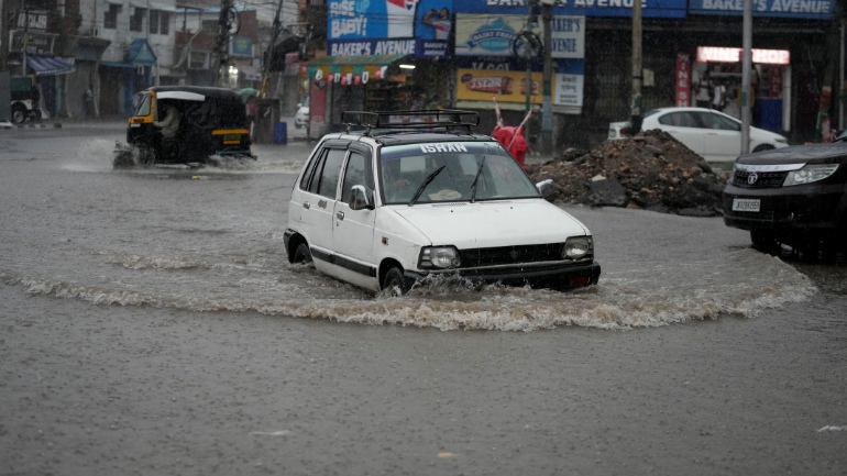 Ινδία: Τουλάχιστον 15 νεκροί από πλημμύρες και κατολισθήσεις
