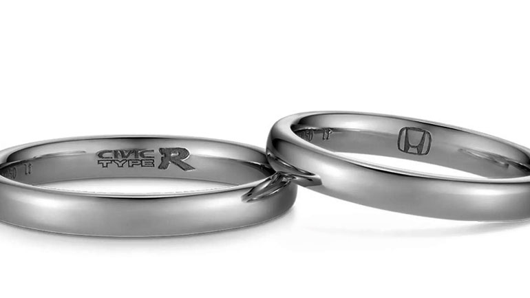 Βέρες με χαραγμένο το σήμα της Honda για όσους θέλουν να ενωθούν με τα ιερά δεσμά του VTEC