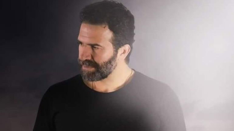 Σασμός: Συγκλονίζει ο Παλιουδάκης με το τραγούδι για τη τραγωδία στα Τέμπη