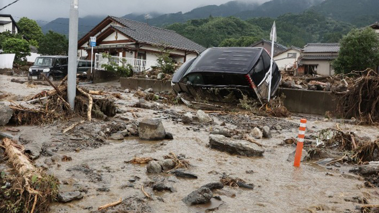Tουλάχιστον 2 θάνατοι στην Ιαπωνία εξαιτίας των καταρρακτωδών βροχών
