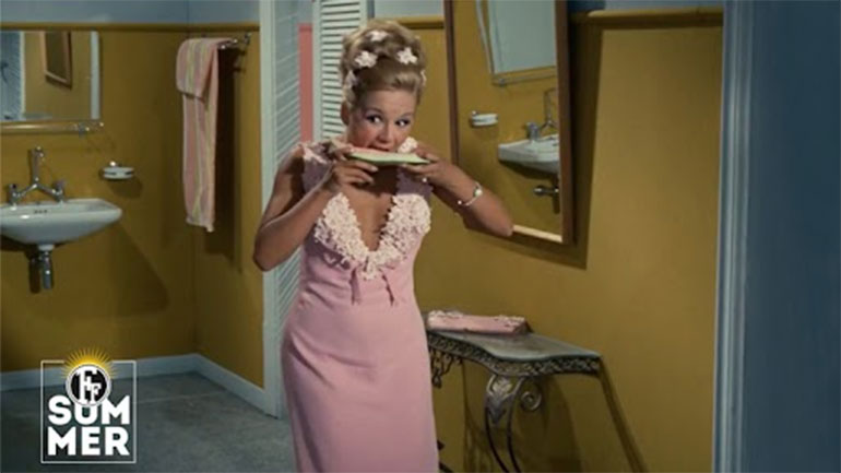 Ζουμερές στιγμές με τους πρωταγωνιστές  της Φίνος Φιλμ σε ένα καλοκαιρινό, απολαυστικό βίντεο