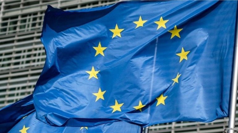 Η ΕΕ υιοθέτησε ένα νέο νομικό πλαίσιο για τη μεταφορά δεδομένων προς τις ΗΠΑ – Χαιρετίζει ο Μπάιντεν