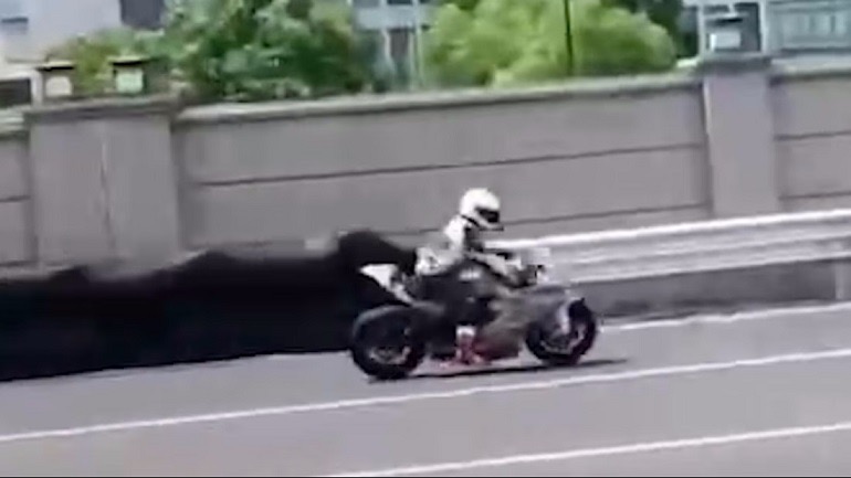 Superbike με 200 ίππους και V4 κινητήρα από τη CFMOTO; Superbike με 200 ίππους και V4 κινητήρα από τη CFMOTO;