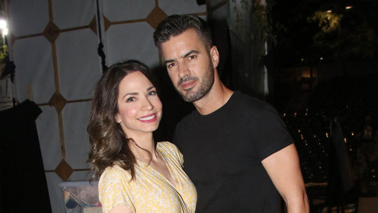 Ο Γιάννης Τσιμιτσέλης καμάρωσε στο θέατρο τη Κατερίνα Γερονικολού