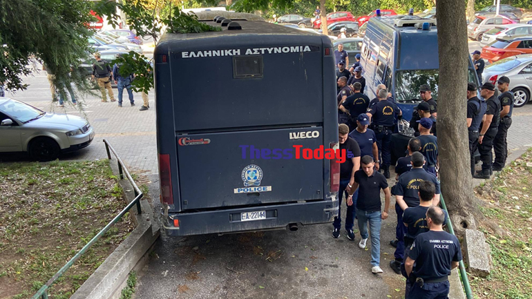 Δίκη Άλκη Καμπανού: Στα δικαστήρια οι 12 κατηγορούμενοι εν αναμονή των ποινών