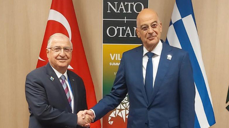 Συνάντηση Δένδια – Γκιουλέρ στο Βίλνιους: Συμφώνησαν να υπάρξει επικοινωνία των δύο πλευρών για τα Μέτρα Οικοδόμησης Εμπιστοσύνης