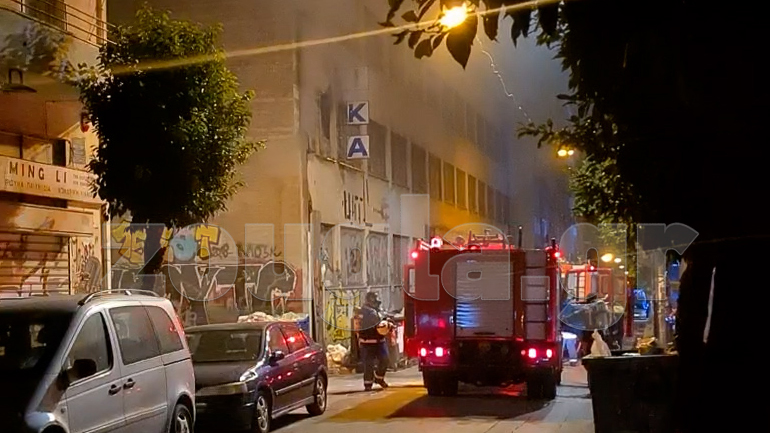 Κινητοποίηση της πυροσβεστικής για φωτιά στο κέντρο της Αθήνας