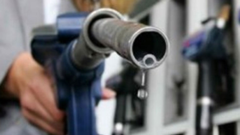 «Ακριβαίνουν» σταδιακά και οι χερσαίες μετακινήσεις του καλοκαιριού καθώς το ράλι του πετρελαίου στις διεθνείς αγορές βάζει φωτιά στην τιμή της βενζίνης