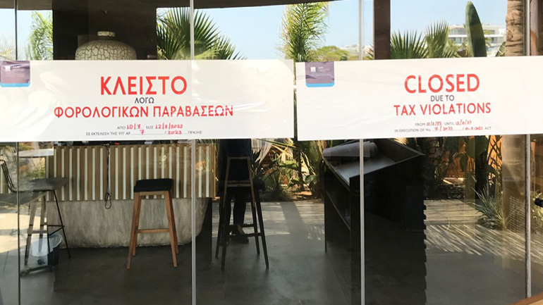 ΑΑΔΕ: Λουκέτα και πρόστιμα-φωτιά σε καφετέρια στην Γλυφάδα και σε ψησταριά στο Κουκάκι