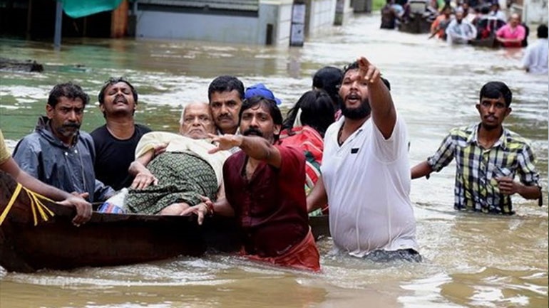 Η πρωτεύουσα της Ινδίας αντιμέτωπη με έλλειψη πόσιμου νερού καθώς πλημμύρισαν τρεις μονάδες επεξεργασίας