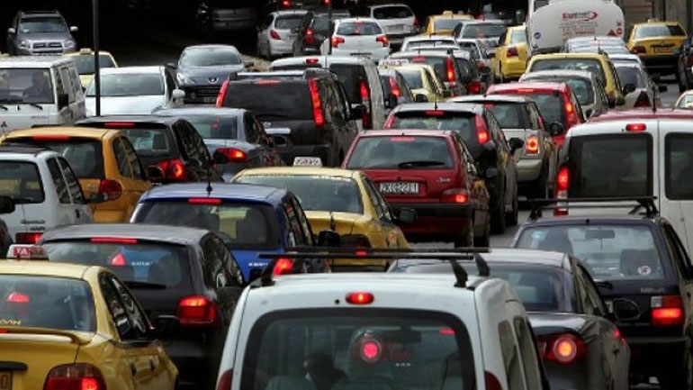 Ακινητοποιημένο όχημα προκάλεσε «έμφραγμα» στη Λεωφόρο Κηφισού