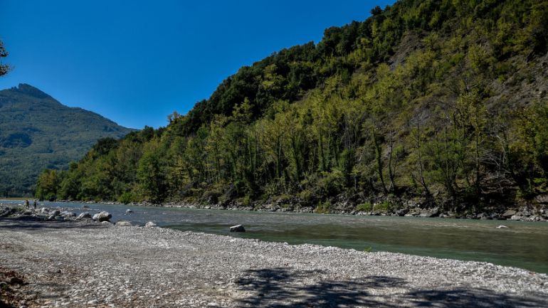 «Άγιο» είχαν 5 κορίτσια που κολυμπούσαν στον Άραχθο ποταμό και άνοιξε το φράγμα – Σώθηκαν από την 5η ΕΜΑΚ