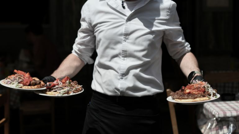 Καταγγελία για άγριο ξυλοδαρμό σερβιτόρου στην Πάργα  επειδή ζήτησε τα δεδουλευμένα του