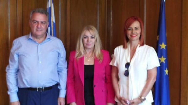 Συνάντηση της υφυπουργού Ανάπτυξης με τον πρόεδρο του ΣΕΒΕ