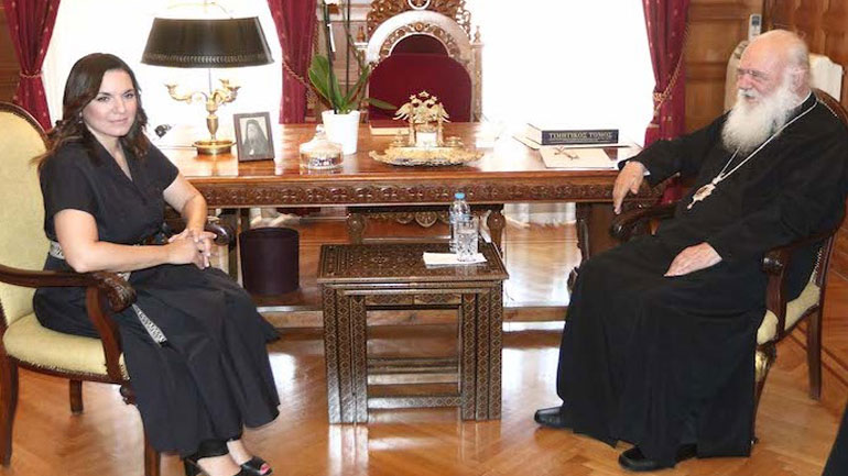 Συνάντηση της υπουργού Τουρισμού με τον Αρχιεπίσκοπο Ιερώνυμο