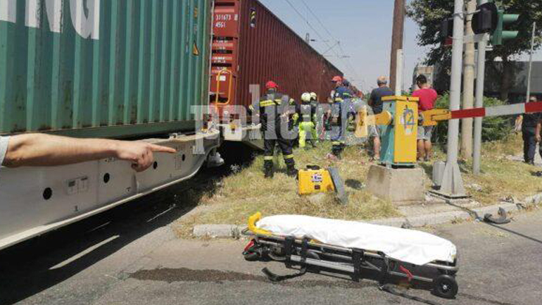 Σύγκρουση τρένου με μηχανή στη Θεσσαλονίκη – Nεκρός ο οδηγός του δικύκλου