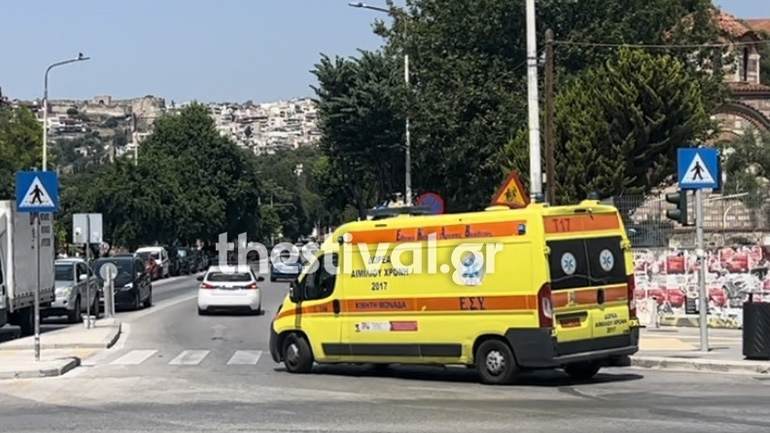 Γέφυρα σωτηρίας για να σωθεί 4χρονο αγόρι που κατέρρευσε σε παραλία της Χαλκιδικής