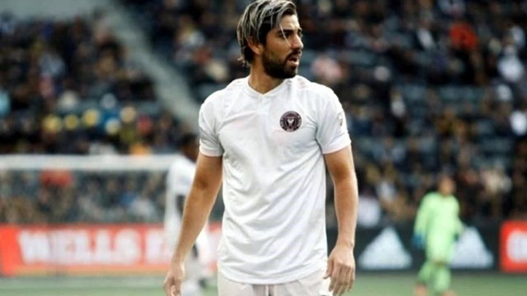 Παίκτης της ΑΕΚ ο Ροδόλφο Πισάρο – Μέχρι την Κυριακή στην Αθήνα ο Μεξικανός