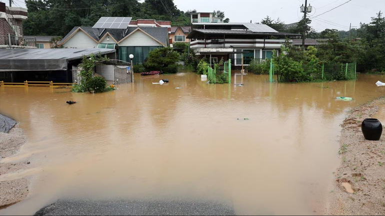 Πλημμύρες στη Νότια Κορέα με 7 νεκρούς και 3 αγνοούμενους – Πάνω από 1.500 άνθρωποι απομακρύνθηκαν από τα σπίτια τους