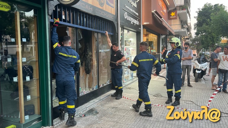 Επίθεση με γκαζάκια σε κουρείο στην Πετρούπολη