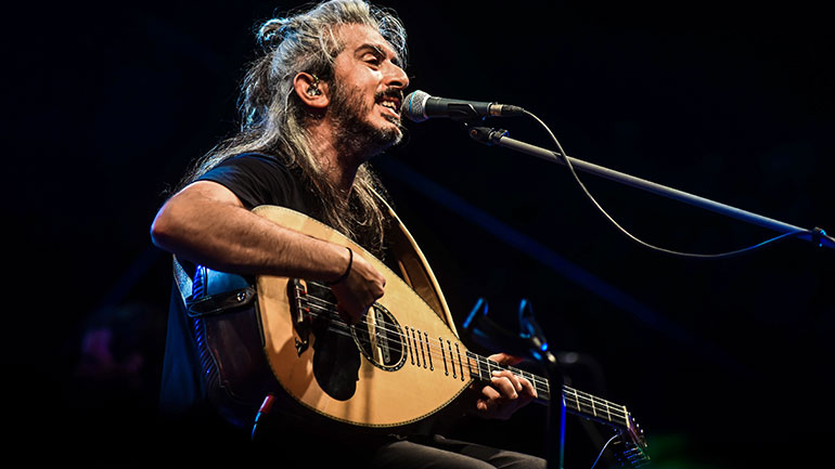 Ο Γιάννης Χαρούλης στο Θέατρο Δάσους