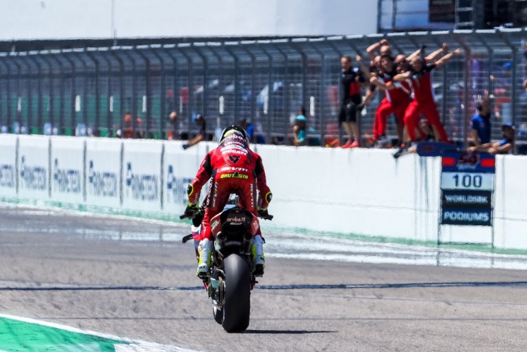 Ο Bautista κυριάρχησε στην Ίμολα, εξασφαλίζοντας την πρώτη του νίκη στο σιρκουί. Με δυνατές επιδόσεις εδραιώνει τη θέση του στην κορυφή της βαθμολογίας του πρωταθλήματος με 382 βαθμούς, διευρύνοντας το προβάδισμά του έναντι των αντιπάλων του.