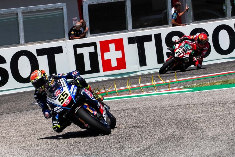 Ο Andrea Locatelli τερμάτισε τέταρτος και διατηρεί τη θέση του μπροστά από τον Jonathan Rea στην κατάταξη του πρωταθλήματος WorldSBK.