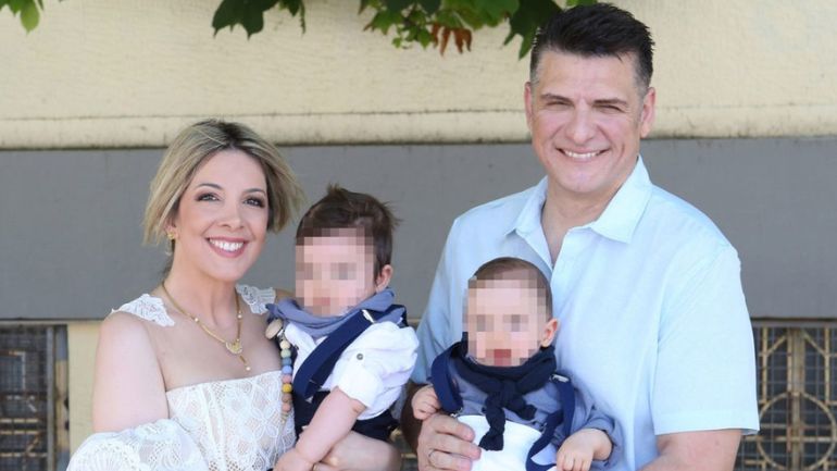 Ο Χρίστος Αντωνιάδης και η Αφροδίτη Τσώνου βάφτισαν τους δίδυμους γιους τους