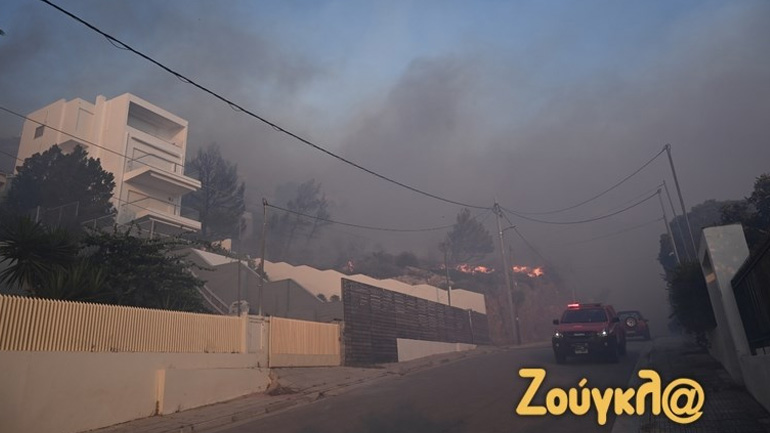 Δήμαρχος Σαρωνίδας: Έχουν καεί σπίτια – Η χειρότερη καταστροφή που έχει συμβεί την τελευταία δεκαετία