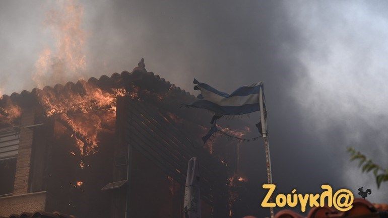 Φωτιές σε Κουβαρά και Λουτράκι: 167 πολίτες απεγκλωβίστηκαν από την ΕΛ.ΑΣ.