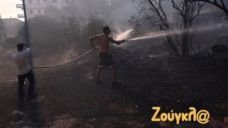 Διεκόπη εκ νέου η κυκλοφορία στη λεωφόρο Αθηνών – Σουνίου λόγω της πυρκαγιάς στον Κουβαρά