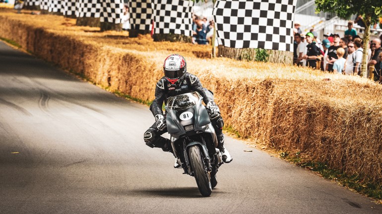 Η πρωτότυπη Yamaha XSR900 DB40 στο Goodwood Festival of Speed με αναβάτη τον Niall Mackenzie