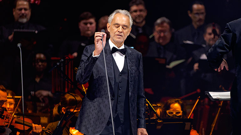 O Andrea Bocelli για μία συναυλία στο Ολυμπιακό Στάδιο
